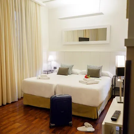 U-sense Centro 3* إشبيلية